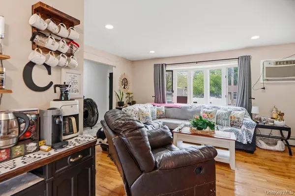 10 Francisco AVE, Central Islip, NY 11722