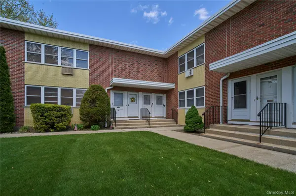 183 Farber DR #183, West Babylon, NY 11704