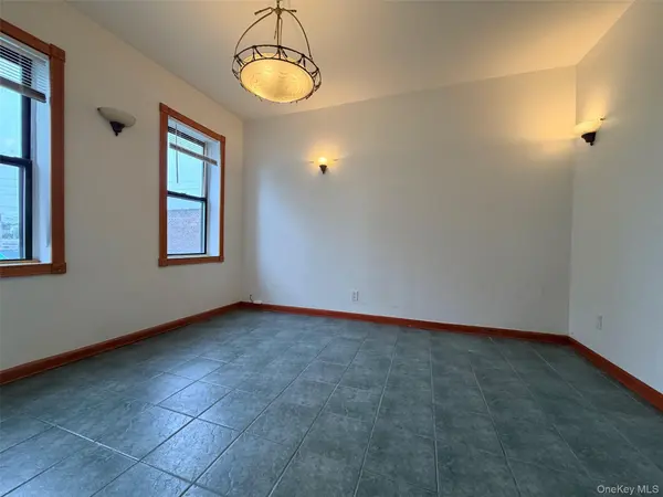 90 Main ST #2R, Mineola, NY 11501