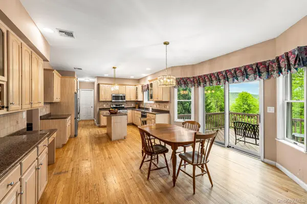 35 Pyngyp RD, Stony Point, NY 10980