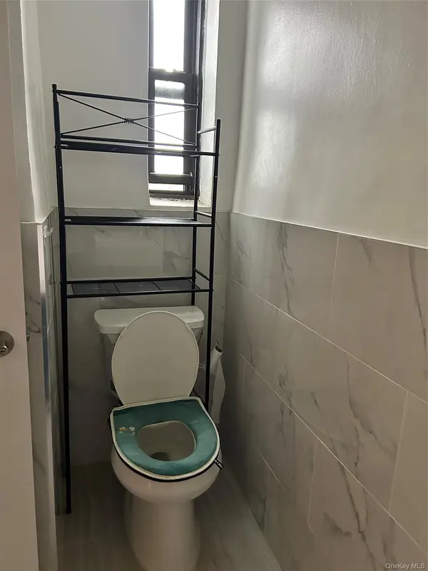 150-29 72 RD #6, Flushing, NY 11367
