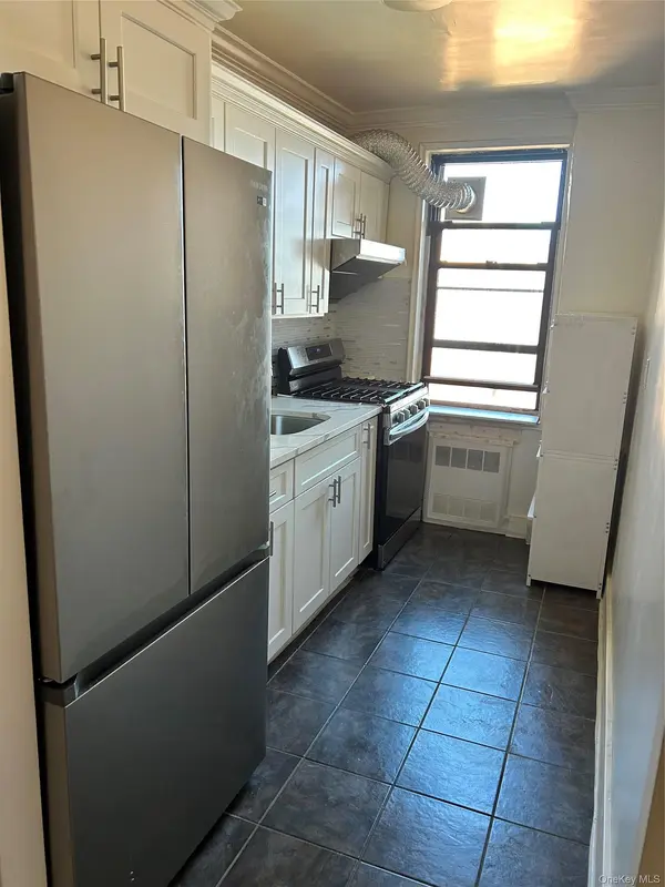 150-29 72 RD #6, Flushing, NY 11367
