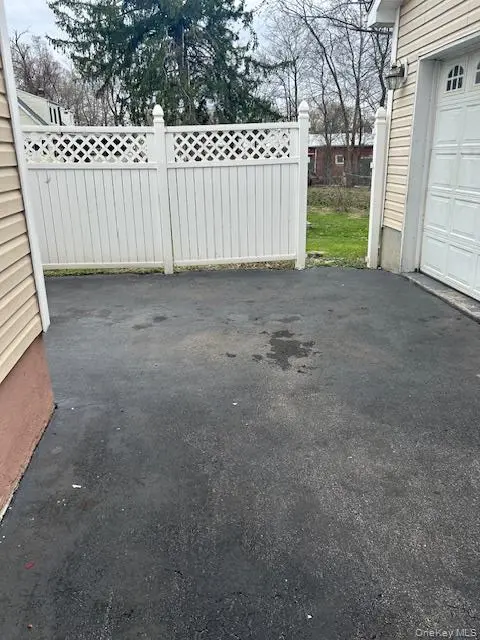 9 Lawrence RD, Poughkeepsie, NY 12601