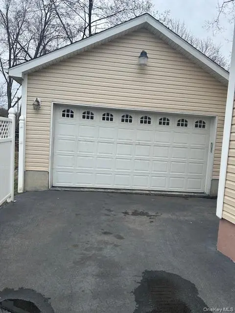 9 Lawrence RD, Poughkeepsie, NY 12601