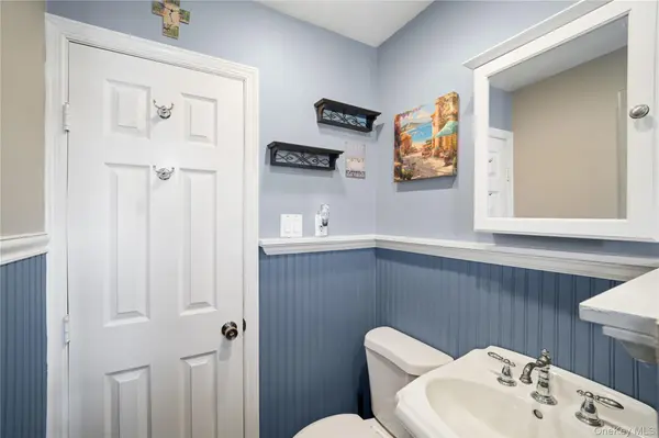 58-48 246th CRES #Upper, Douglaston, NY 11362