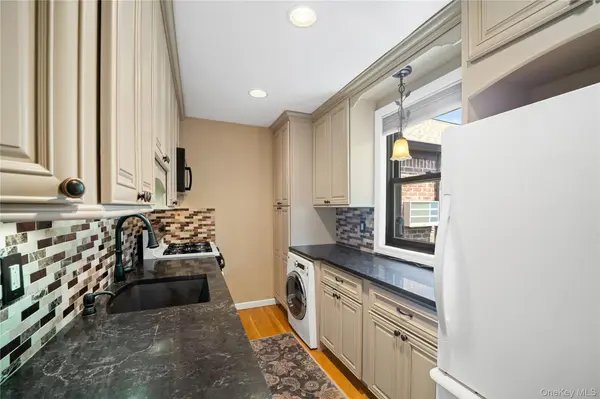 58-48 246th CRES #Upper, Douglaston, NY 11362
