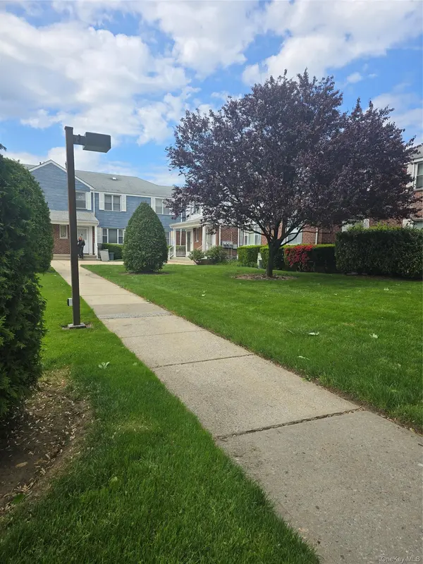 228-05 69th AVE #96, Bayside, NY 11364
