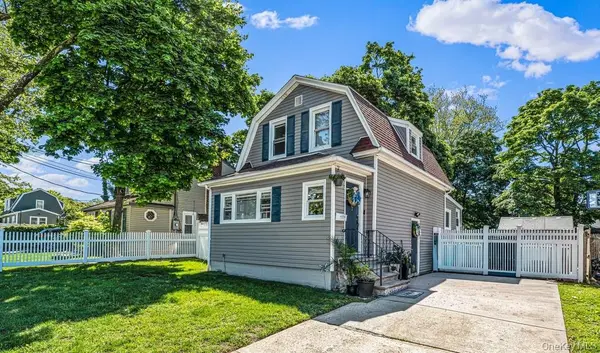 42 Willow AVE, Freeport, NY 11520