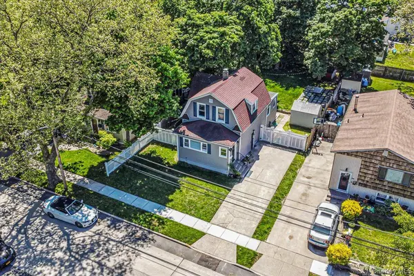 42 Willow AVE, Freeport, NY 11520
