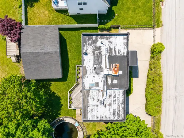 46 Brushwood DR, Shirley, NY 11967