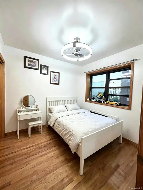 4606 88th ST #4G, Elmhurst, NY 11373