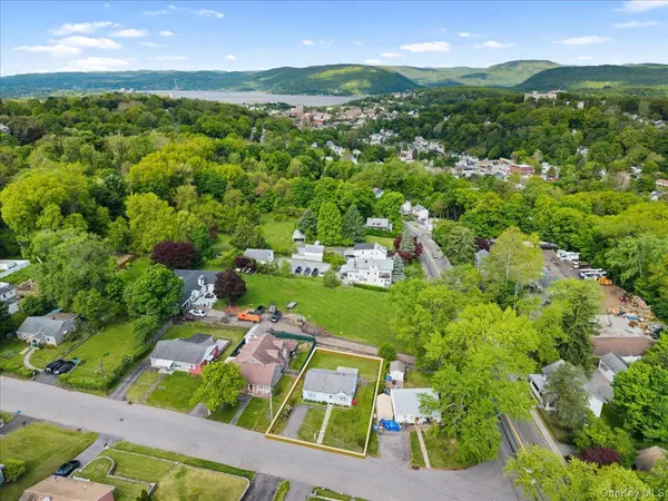 8 Cayuga DR, Peekskill, NY 10566