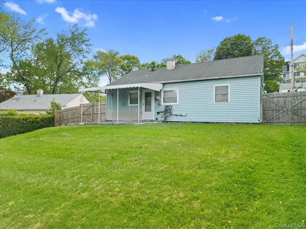 8 Cayuga DR, Peekskill, NY 10566
