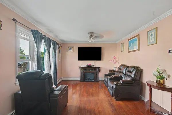 17 Morton ST, Brentwood, NY 11717