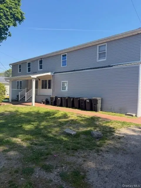 2 Date ST, Central Islip, NY 11722