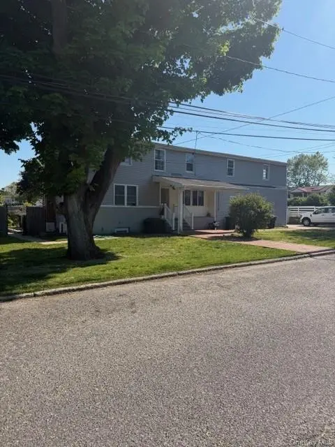 2 Date ST, Central Islip, NY 11722