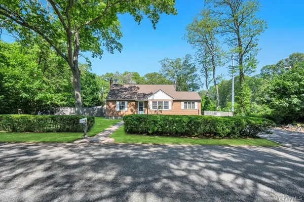 19 Oakland AVE,  Miller Place,  NY 11764