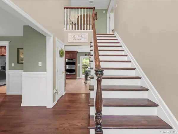 2 Seaview Ledge, Shoreham, NY 11786