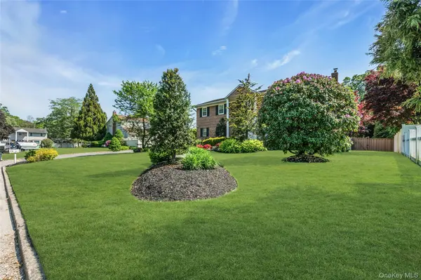 18 Ron CT, Commack, NY 11725