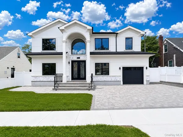 26 Kingston AVE, Hicksville, NY 11801