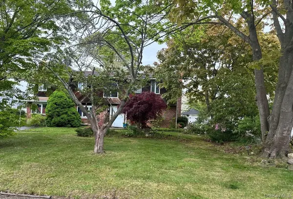 223 Sherry ST, East Islip, NY 11730