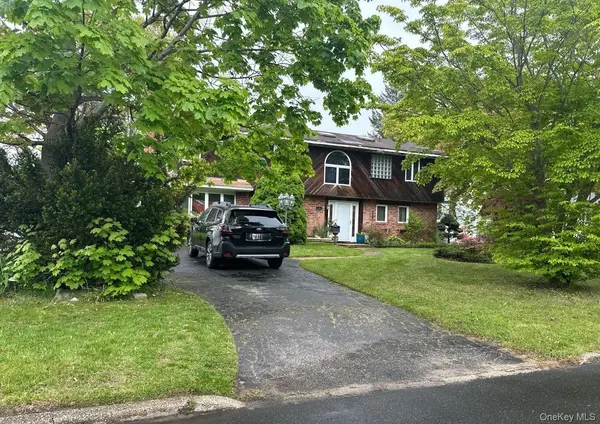 223 Sherry ST, East Islip, NY 11730