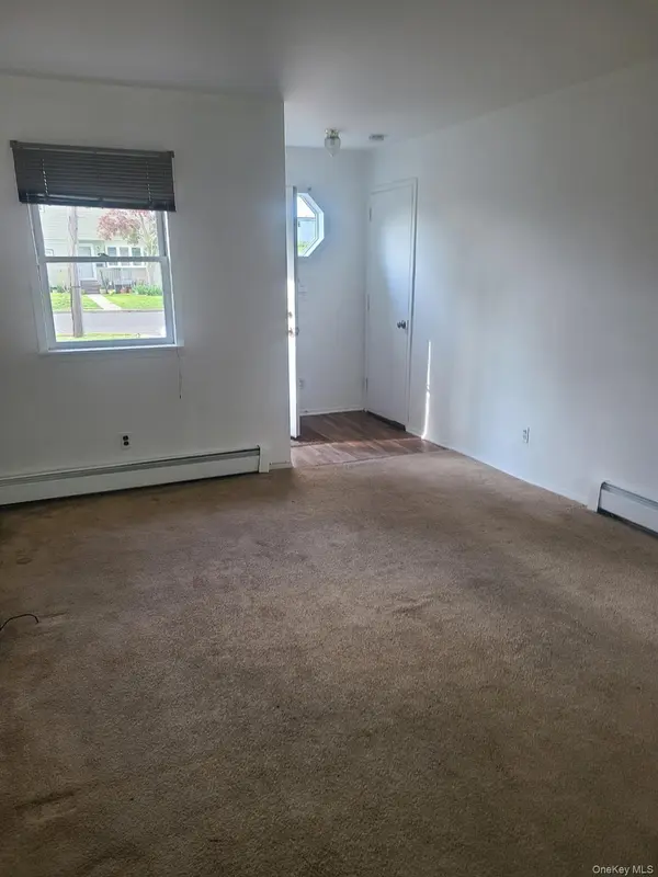 4 E Walnut ST #Floor 1, Central Islip, NY 11722