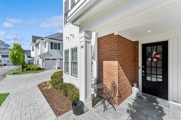 1001 Mill CRK, Roslyn, NY 11576