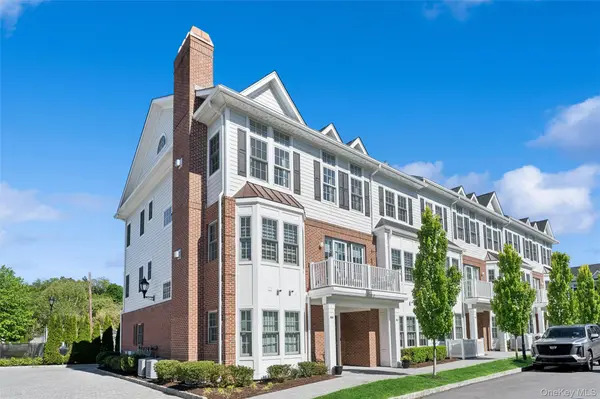 1001 Mill CRK, Roslyn, NY 11576
