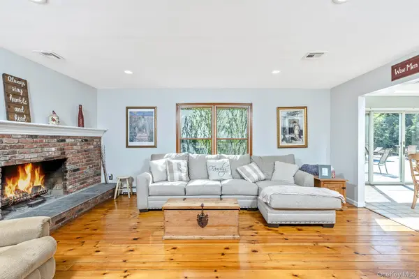 41 Astor AVE, Saint James, NY 11780