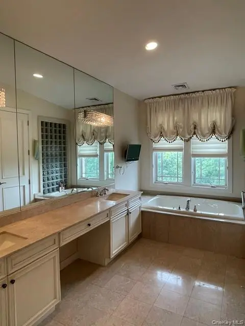46 Holiday Pond RD, Jericho, NY 11753