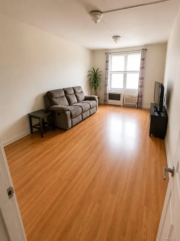 5133 Goldsmith ST #5A, Elmhurst, NY 11373