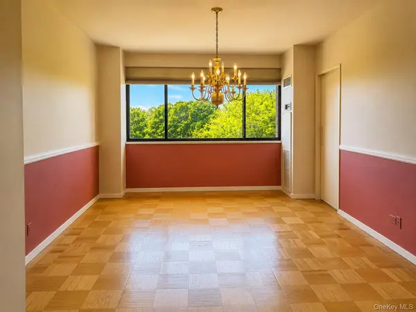 269-10 Grand Central Pkwy #4O, Floral Park, NY 11005