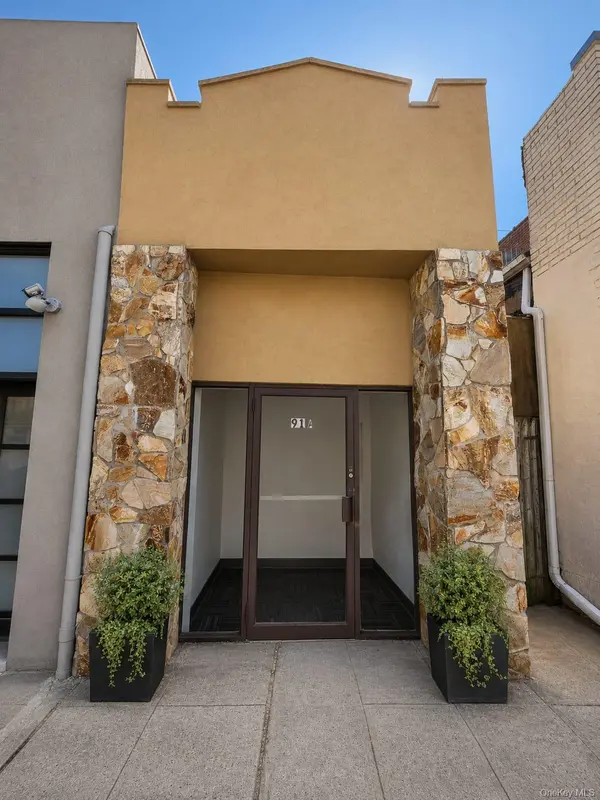 91 Carman AVE #A, Cedarhurst, NY 11516