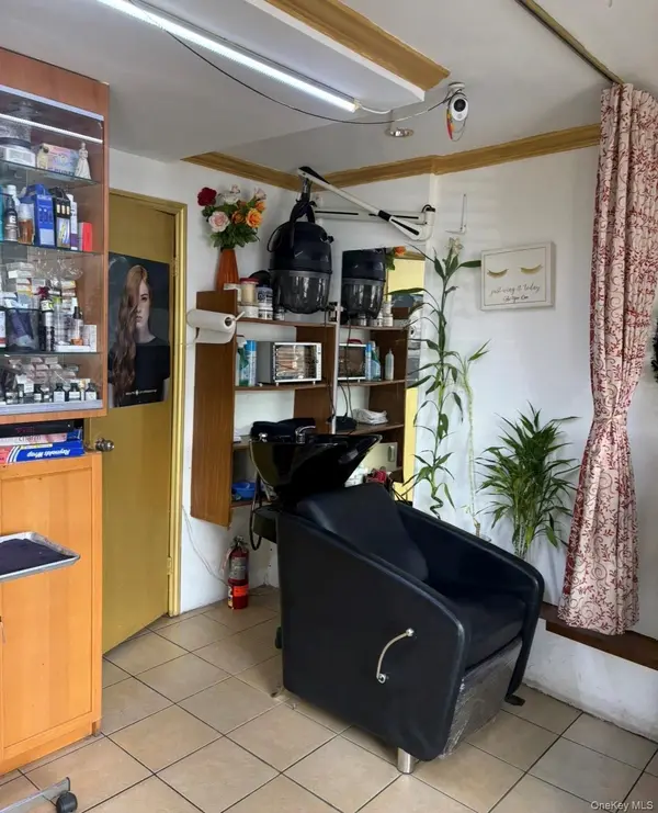 71-01 Northern blvd, Jackson Heights, NY 11372