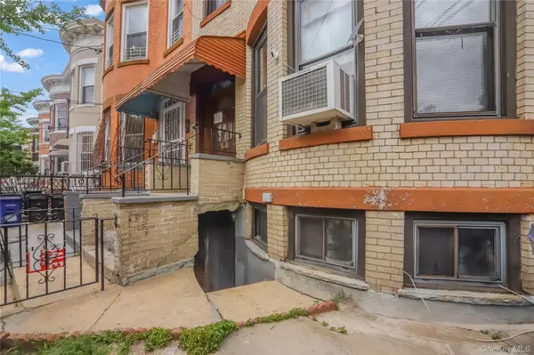 19 Kiely PL, Brooklyn, NY 11208