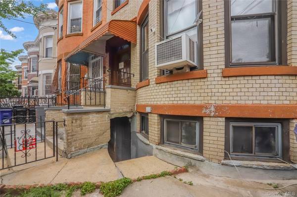 19 Kiely PL, Brooklyn, NY 11208
