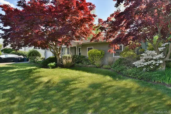 20 Dumond PL, Coram, NY 11727