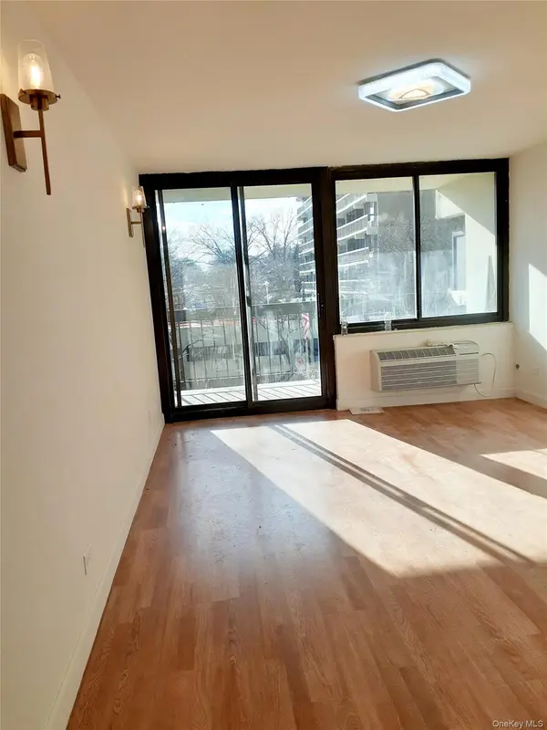 152-18 Union TPKE #2B, Flushing, NY 11367