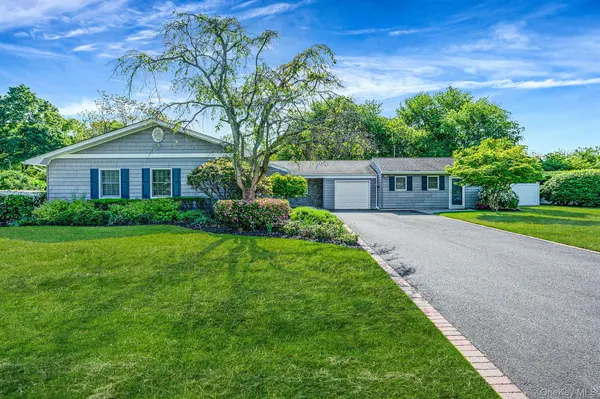 17 N Durkee LN, East Patchogue, NY 11772