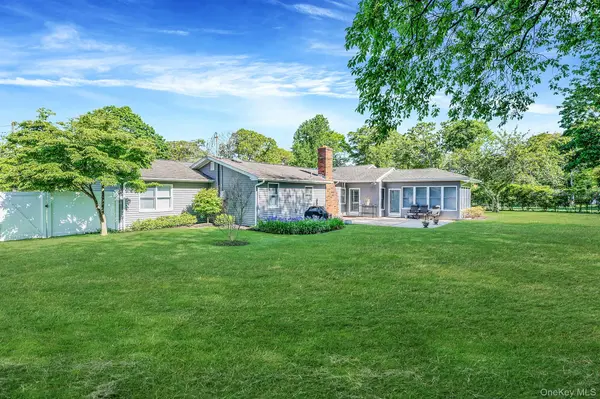 17 N Durkee LN, East Patchogue, NY 11772