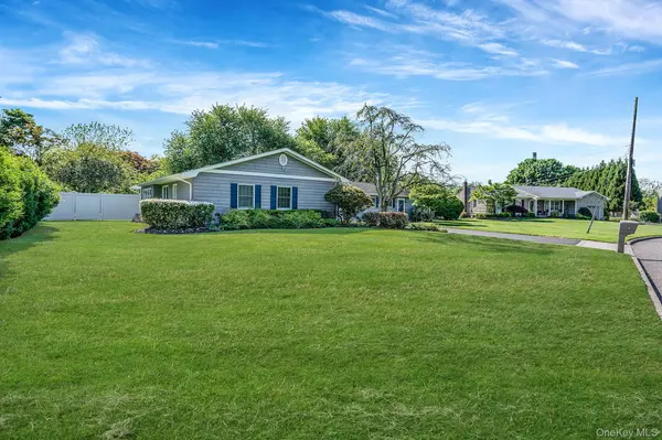 17 N Durkee LN, East Patchogue, NY 11772
