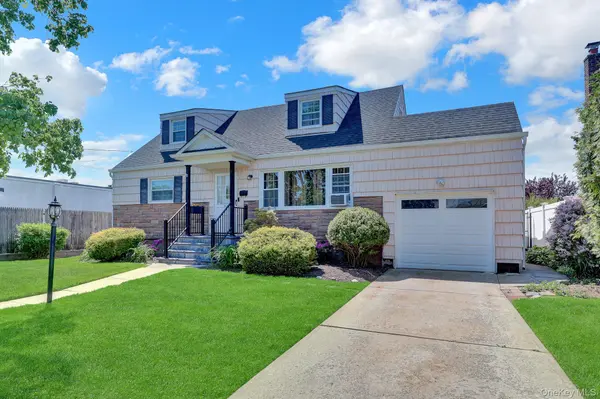 202 N Kings AVE, Massapequa, NY 11758