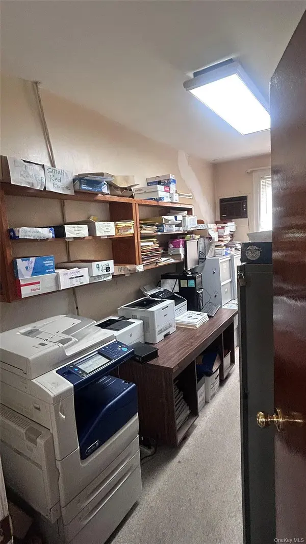 200-21 Linden BLVD, Saint Albans, NY 11412
