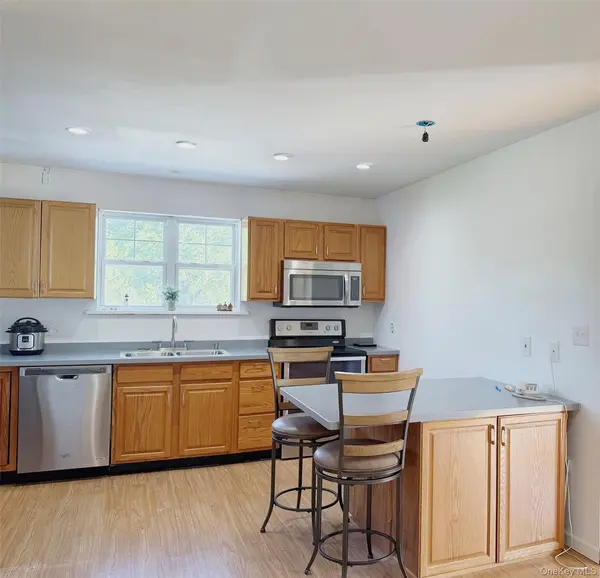 21 Ohandley DR, Amenia, NY 12501