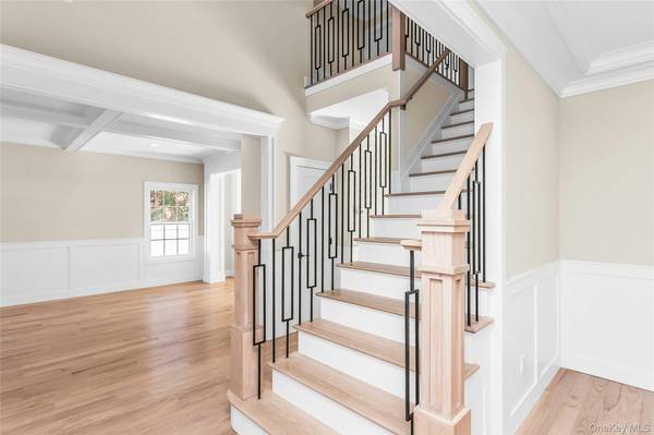 76 Wyoming CT, Syosset, NY 11791