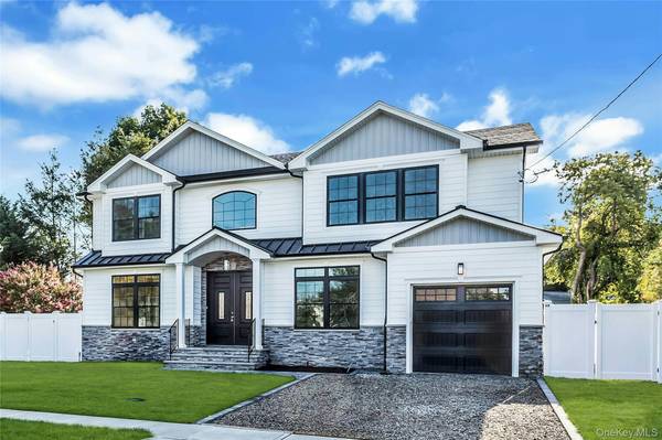 76 Wyoming CT, Syosset, NY 11791