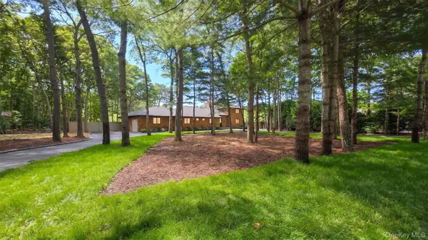 10 Jeffrey LN, East Quogue, NY 11942