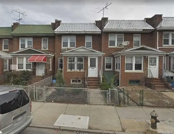 6123 Saunders ST, Rego Park, NY 11374