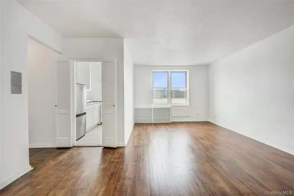 63-45 Saunders ST #6H, Rego Park, NY 11374